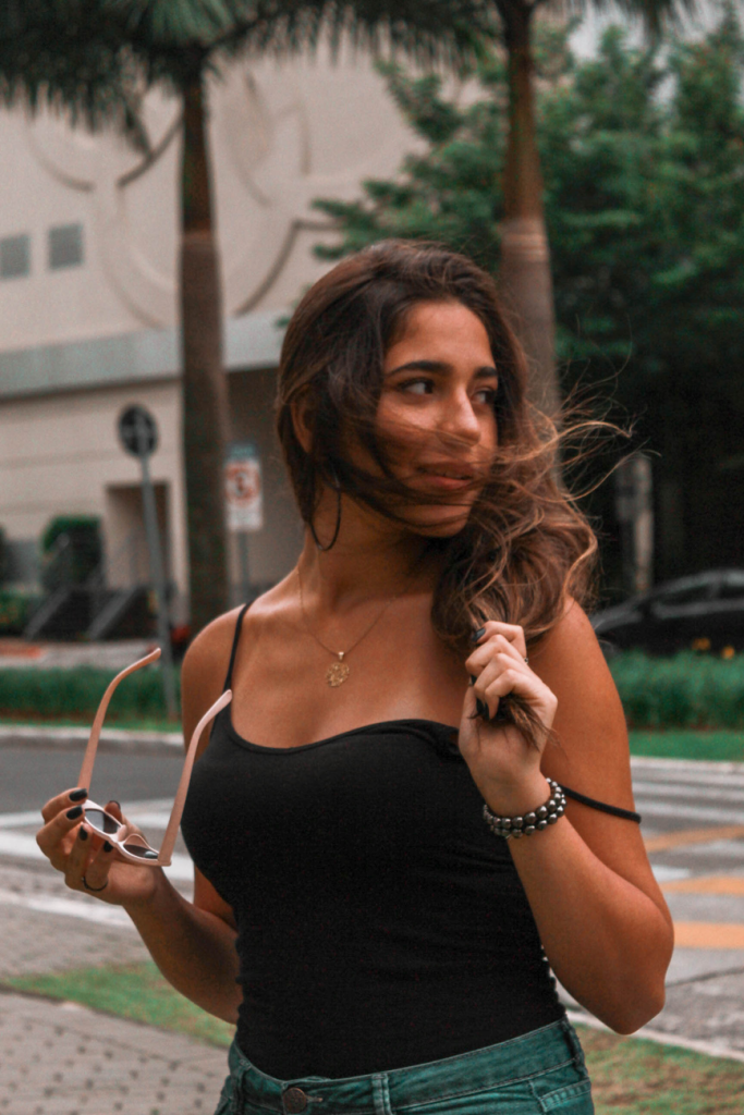 Jeune femme séduisante