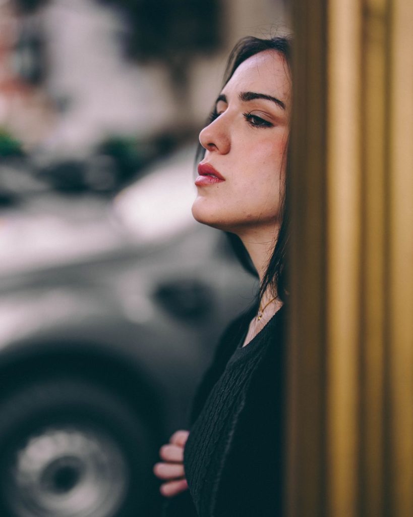 Jeune femme séduisante